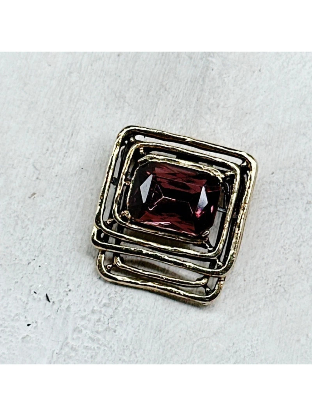 496mc. Plum and Bronze Dainty Brooch